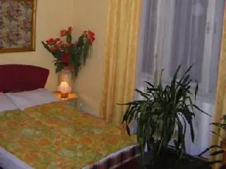 Pension Mozart - Newly Renovated ウィーン ゲストハウス