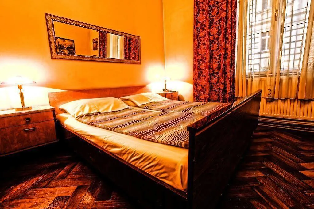 Pension Mozart - Newly Renovated ウィーン ゲストハウス