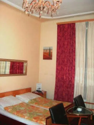 Pension Mozart - Newly Renovated ウィーン ゲストハウス