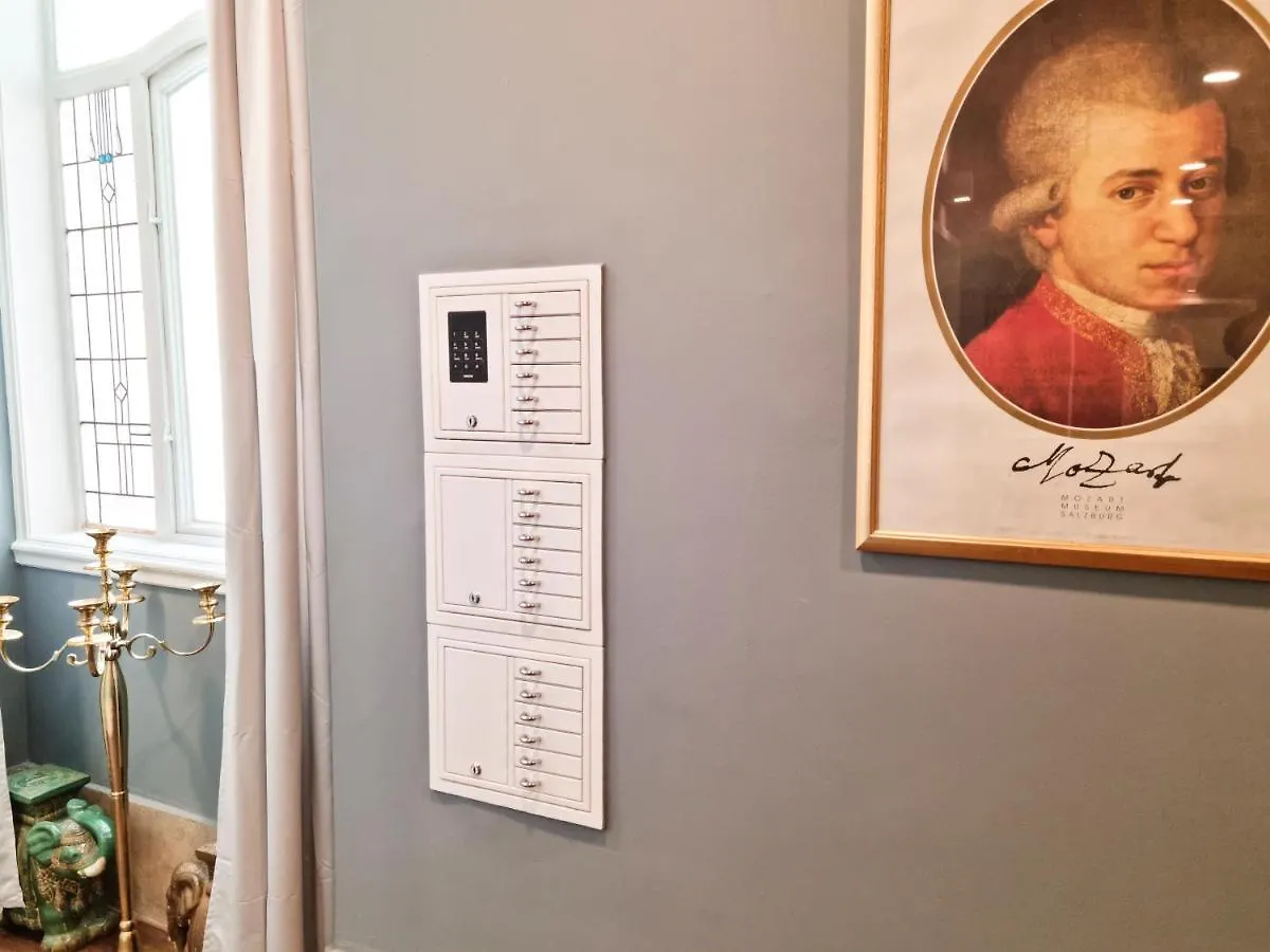 Pension Mozart - Newly Renovated ウィーン ゲストハウス