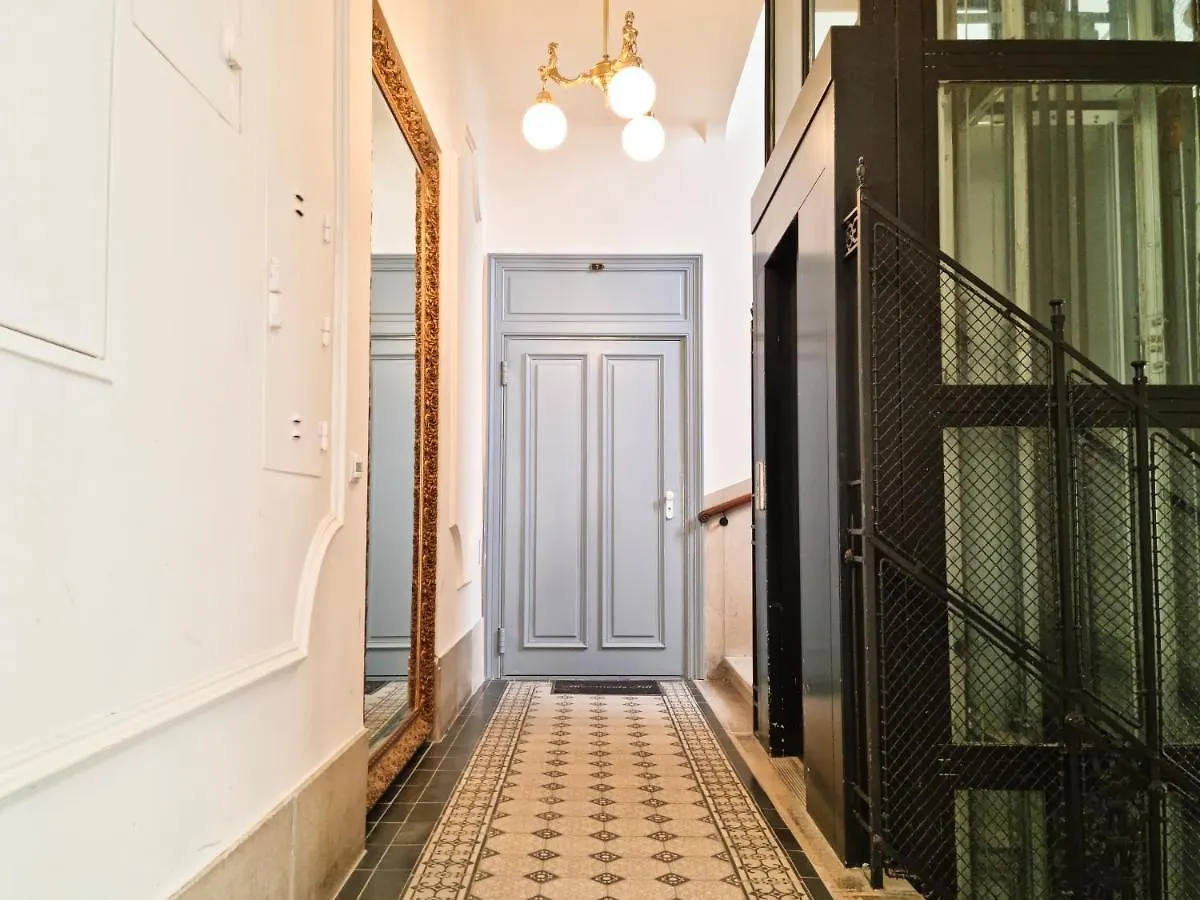 Pension Mozart - Newly Renovated ウィーン ゲストハウス